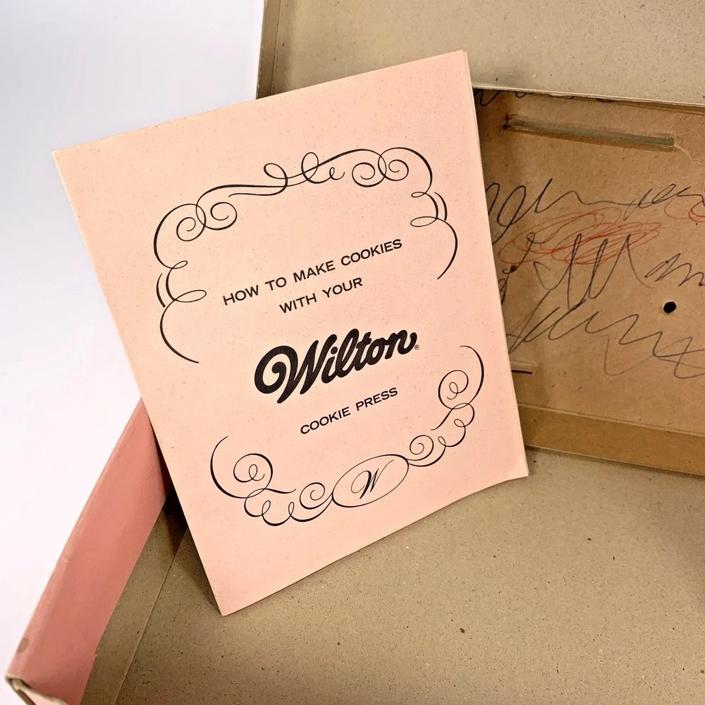 Vintage Wilton Sugar Plum Cookie Press Pink White 12 Disc 3 Cones‎ NEW-UNUSED